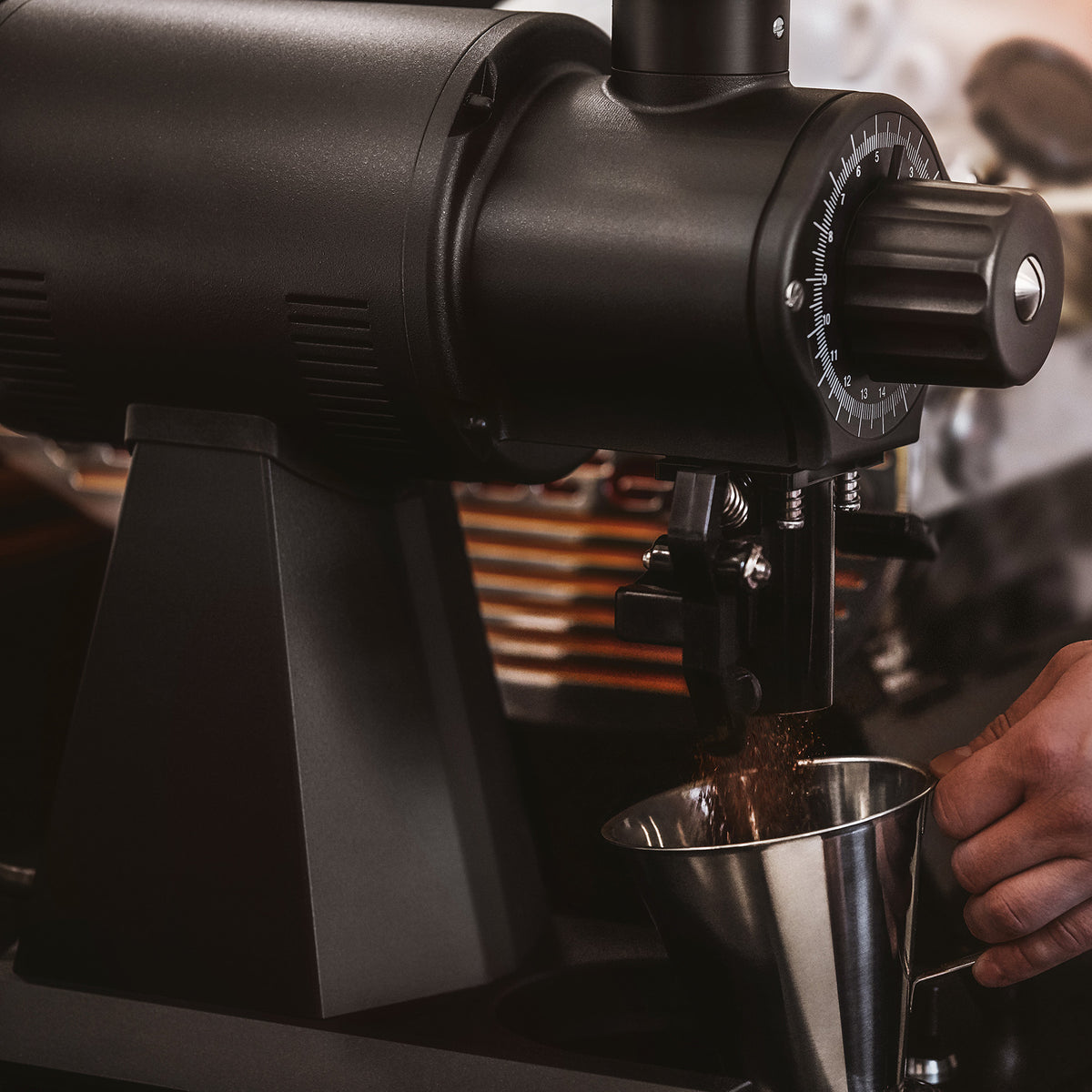 Mahlkonig EK43S space-saving allround grinder in a lifestyle setting