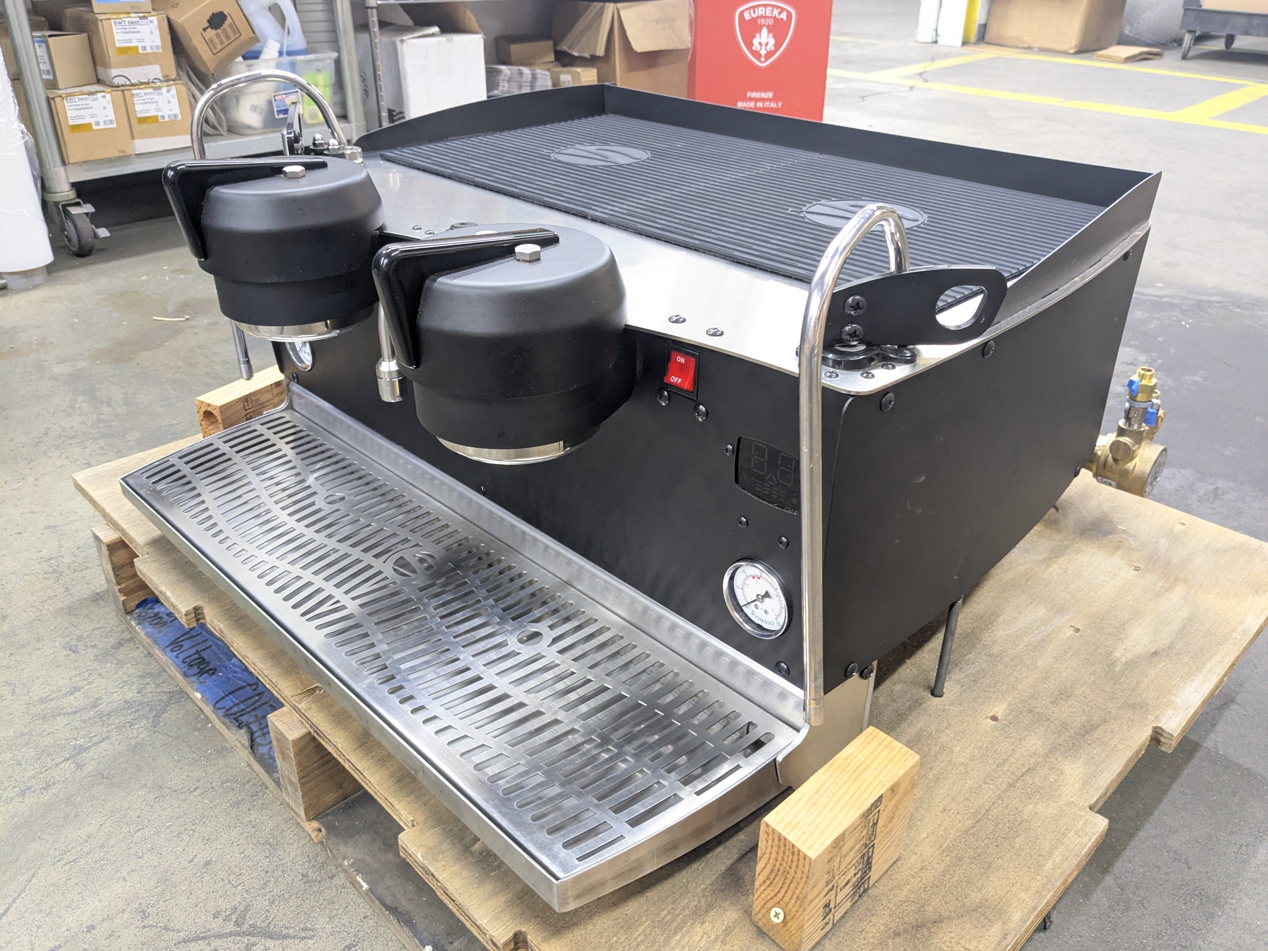 USED: Synesso S-200 Refresh - 2 Group - Black - Commercial Espresso Machine